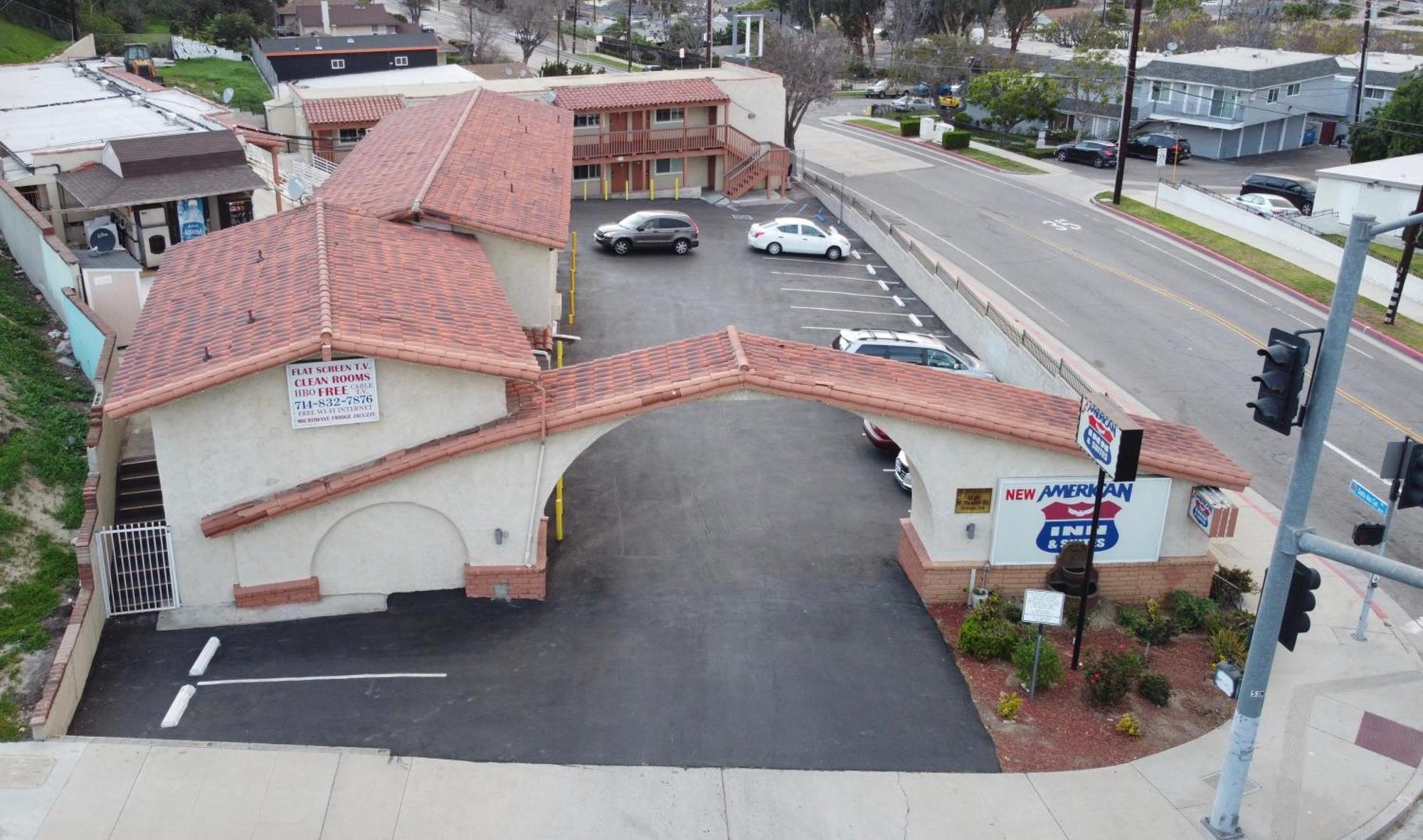 New American Inn & Suites Orange Exterior photo